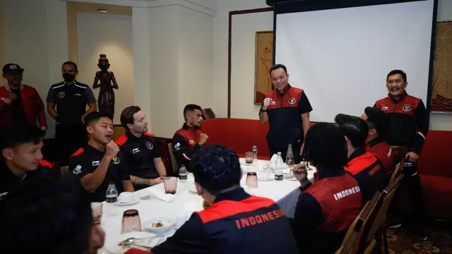 Chef de Mission (CdM) Kontingen Indonesia, Ferry Kono melepas keberangkatan Timnas Indonesia U-23 ke SEA Games 2021.