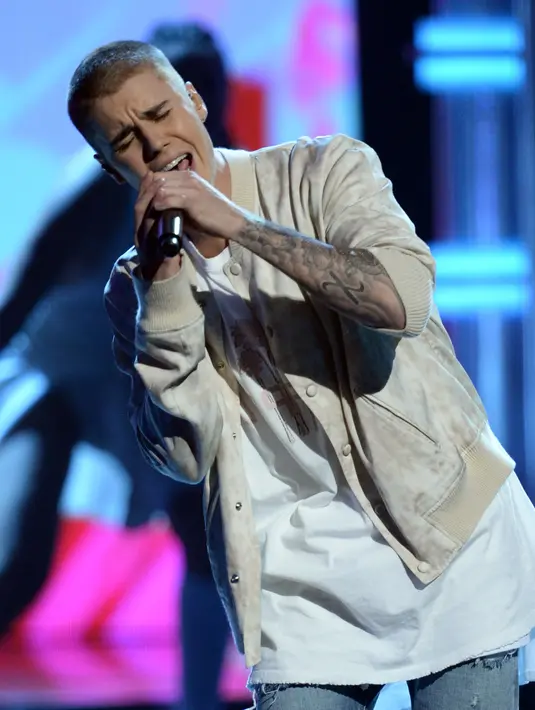 Justin membuat kecewa penggemar bukan yang pertama kali. Beberapa waktu lalu, di sebuah tempat perbelanjaan, ada penggemar yang ingin memeluknya. Namun, Justin menolaknya dan lanngsung mengatakan ‘tidak’. (AFP/Bintang.com)