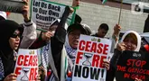 Masa yang tergabung dalam Aqsa Working Group (AWG) melakukan aksi damai di depan Kedutaan Besar Amerika Serikat, Jakarta, Jumat (17/5/2024). (Liputan6.com/Angga Yuniar)