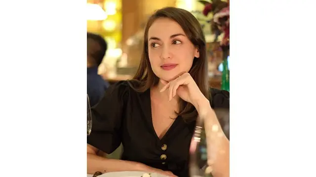 7 Pesona Rianti Cartwright, Tetap Awet Muda di Usia 36 Tahun