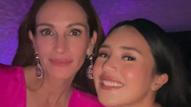 Beby Tsabina bertemu Julia Roberts dalam gala premiere Ticket To Paradise di Amerika (Foto: Instagram bebytsabina)