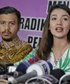 Air mata Tsania masih terus berderai sejak proses cerainya bersama Atalarik Syach berlangsung. Bukan hanya itu, Tsania pun juga tidak bisa bertemu dengan kedua buah hati mereka, Syarief (4) dan Sabhira (2). (Adrian Putra/Bintang.com)