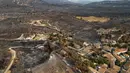 Cuaca panas, angin kencang, dan kelembapan rendah membuat api menyebar dengan cepat. (Lionel BONAVENTURE/AFP)