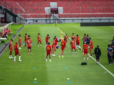 Suasana latihan resmi PSS Sleman di Stadion Kapten I Wayan Dipta, Bali, Jumat (30/6/2023), jelang  laga pembuka BRI Liga 1 2023/2024 menghadapi tuan rumah Bali United. (Bola.com/Alit Binawan)