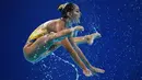 Anggota tim putri Prancis berlomba di nomor final Team Free renang indah Kejuaraan Dunia Akuatik 2015 di Kazan, Rusia. (31/7/2015). (AFP Photo/Christophe Simon)