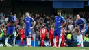 Ekspresi kekecewaan pemain Chelsea setelah gawangnya kebobolan oleh pemain Liverpool dalam laga Liga Premier Inggris di Stadion Stamford Bridge, London, Sabtu (31/10/2015). (AFP Photo/Ian Kington)
