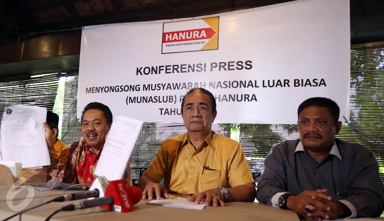 Konferensi pers Partai Hanura menjelang Munaslub, Jakarta, Kamis (27/10). Jika Hanura tidak melaksanakan Munaslub bisa menyebabkan tidak lolos verifikasi administrasi maupun faktual pada Pilkada 2018, Pileg dan Pilpres 2019 (Liputan6.com/Johan Tallo)