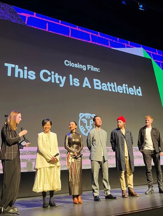 Film Perang Kota yang dibintangi Ariel Tatum dan Jerome Kurnia itu diputar perdana di IFFR 2025 [@tim.haars]