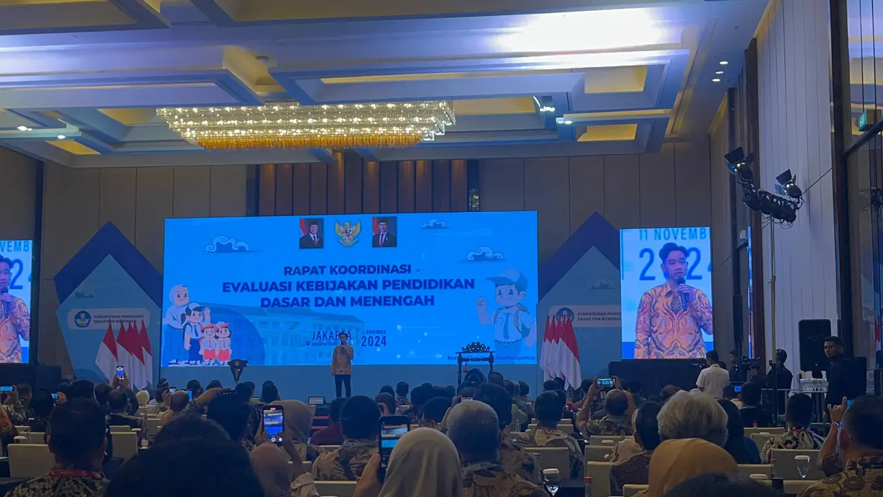 Wakil Presiden (Wapres) RI Gibran Rakabuming Raka, meminta para Kepala Dinas Pendidikan di seluruh Tanah Air untuk mengkaji ulang mengenai sistem Pendaftaran Penerimaan Peserta Didik Baru (PPDB) jalur zonasi.