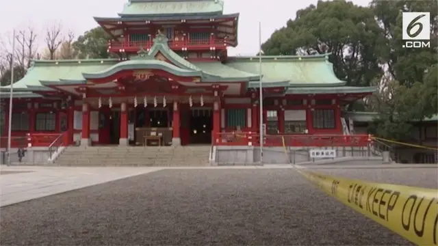 Pembunuhan sadis menewaskan seorang Pendeta terkemuka dan asistenya di kuil Tomioka Hachimangu, Jepang.
