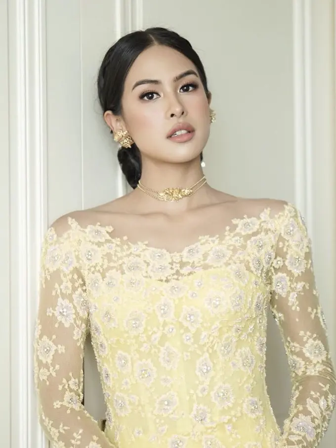Tampilan Maudy Ayunda di Pernikahan Sang Adik