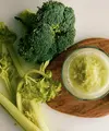 Mengonsumsi jus sayuran hijau di pagi hari memberikan suntikan energi instan tanpa menyebabkan sugar crash seperti minuman manis lainnya. [Dok/Pexels.com/ROMAN ODINTSOV].