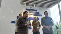Menteri BUMN Erick Thohir dan Menteri UMKM Maman Abdurrahman menggelar konferensi pers di Kantor Kementerian BUMN, Jakarta, Selasa (17/12/2024). (Arief/Liputan6.com)
