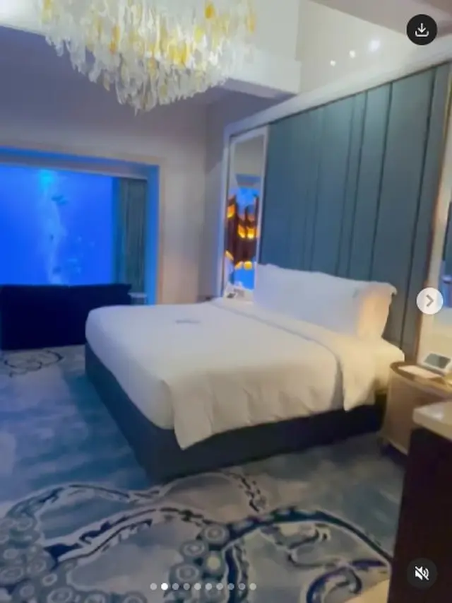 7 Potret Syahrini Liburan ke Dubai, Kamar Hotelnya di Bawah Laut