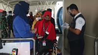 Jemaah umrah berangkat dari Bandara Juanda Surabaya. (Dian Kurniawan/Liputan6.com)