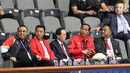 Presiden RI, Joko Widodo atau Jokowi (keempat kiri) menyaksikan langsung partai puncak Taekwondo Women Individual Poomsae di Jakarta Convention Center, Minggu (19/8). (Liputan6.com/Helmi Fithriansyah)