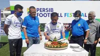 BRI Liga 1: Ulang Tahun, Persib Potong Tumpeng dan Gelar Festival Sepak Bola Bertemakan Lapangan untuk Berbagi