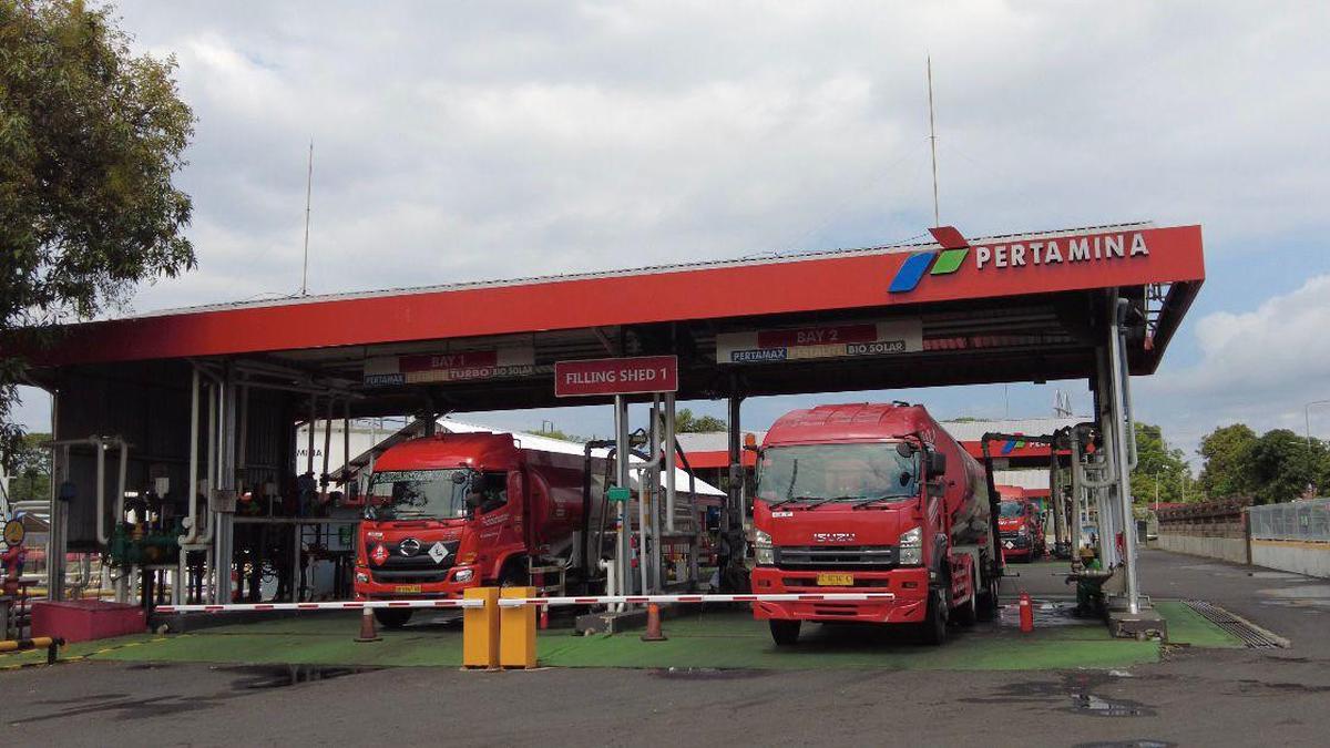 Atasi Kelangkaan BBM Akibat Penutupan Gumitir, Pertamina Turunkan 79 Mobil Tangki BBM