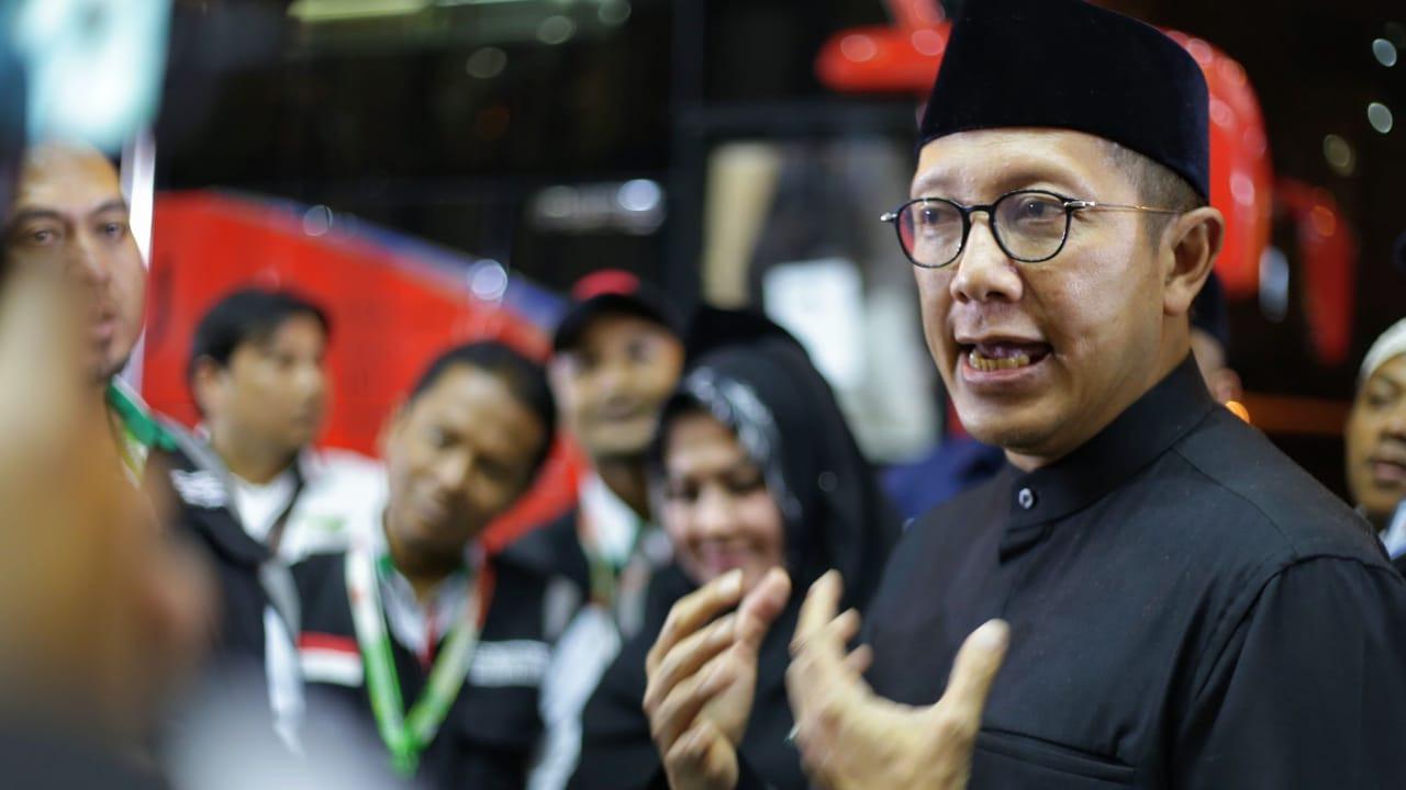 Menteri Agama (Menag) Lukman Hakim Saifuddin melepas jemaah haji kelompok terbang (kloter) 1 JKS di Makkah. Bahauddin/MCH