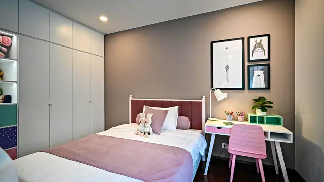 Desain kamar anak autisme harus disesuaikan dengan kepekaan dan sensitivitasnya terhadap warna maupun cahaya. Photo by Huy Nguyen on Unsplash