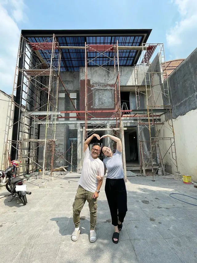 8 Potret Pembangunan Rumah Baru Mona Ratuliu dan Indra Brasco, Mewah Banget
