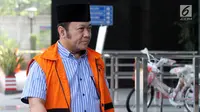 Bupati Lampung Selatan nonaktif Zainudin Hasan tiba di gedung KPK, Jakarta, Sabtu (15/8). Zainudin Hasan diperiksa sebagai tersangka terlibat menerima suap terkait proyek infrastruktur di wilayah Kab Lampung Selatan. (Merdeka.com/Dwi Narwoko)