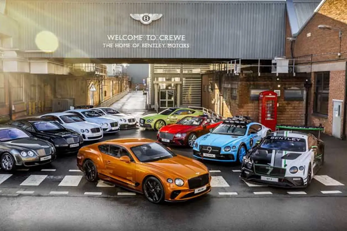 Bentley Rayakan Produksi Continental GT ke-8000 (carscoops)
