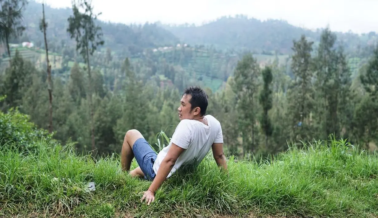 "Bisa kruntelan lagi, alhamdulillah terlewati drama covid kami sekeluarga. Alhamdulillah, alhamdulillah, yang masih positif, semangat berjuang semua," tutupnya. 
 (Instagram/hanungbramantyo)