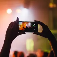 Ilustrasi fotografi konser | unsplash.com/@johnmarkarnold