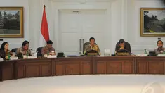 Presiden Jokowi memimpin rapat kabinet paripurna di Jakarta, Senin (3/11/2014). (Liputan6.com/Herman Zakharia) 