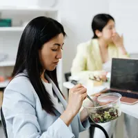 ide makan siang//copyright pexels/Karolina Grabowska