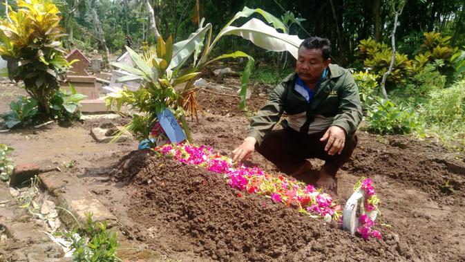 Korban insiden Surabaya Membara dimakamkan (Liputan6.com/Dian Kurniawan)