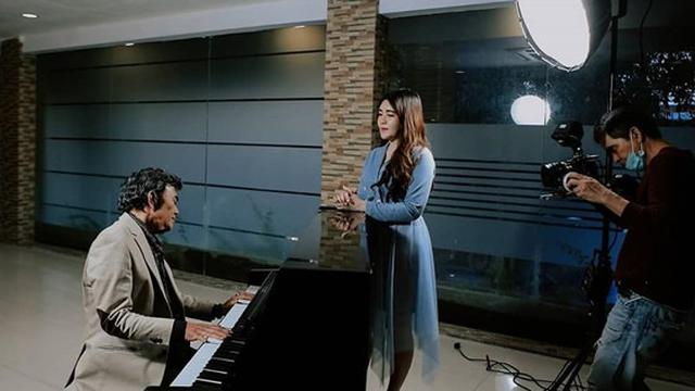 Bakal Duet, Ini 6 Momen Kebersamaan Via Vallen dengan Rhoma Irama