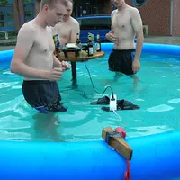 Jika ada penelitian yang bilang kalau cewek lebih panjang umur dari cowok, mungkin karena ini alasannya. (Via: boredpanda.com)