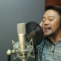 Teror bom Sarinah beberapa waktu lalu tak dipungkiri membawa dampak negatif bagi masyarakat Jakarta. Tak terkecuali bagi pedangdut Danang D’Academy yang aktivitasnya terganggu lantaran peristiwa mengerikan tersebut. (Andy Masela/Bintang.com)