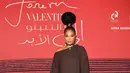 Janet Jackson mengenakan gaun rancangan Valentino. Foto: Vogue.