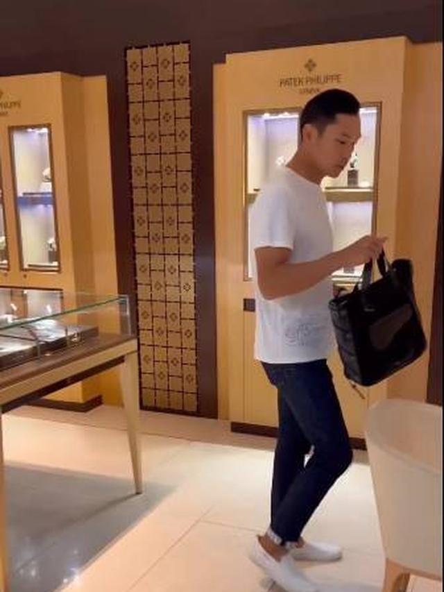 Usai Liburan Keluarga, Ini 7 Momen Sandra Dewi Kencan Bareng Suami di Singapura