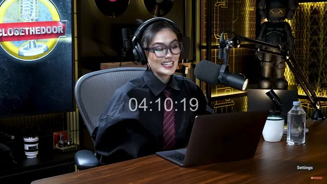 Agnez mo dan ari bias di persidangan. (credit:youtube.com/@corbuzier)