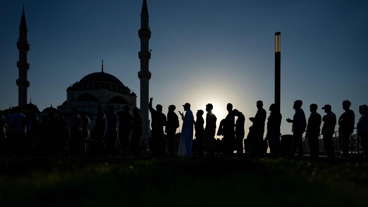 Ramadan Berlalu, Para Selebritas Curahkan Harapan dan Renungan tentang Bulan Suci