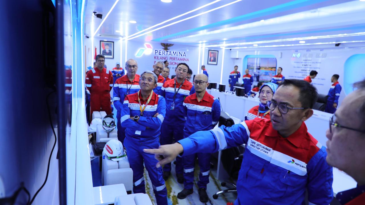 Sejumlah direksi PT Pertamina (Persero) mengunjungi Kilang Balongan Jawa Barat pada Rabu 20 Maret 2024. Kunjungan ini untuk memastikan kesiapan menghadapi Lebaran 2024.  (dok Pertamina)