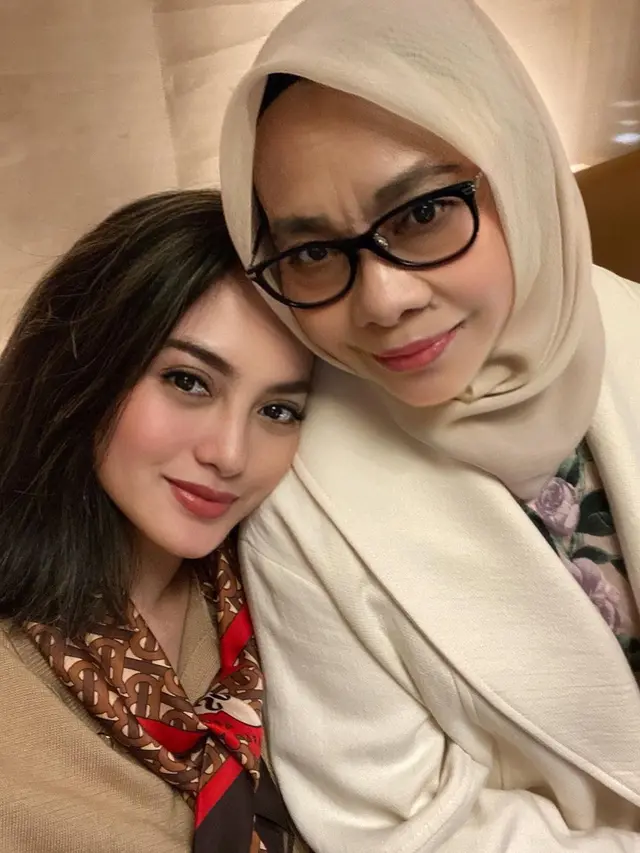 Meninggal karena Covid-19, Ini 6 Momen Kenangan Manis Ririn Ekawati dan Ibunda