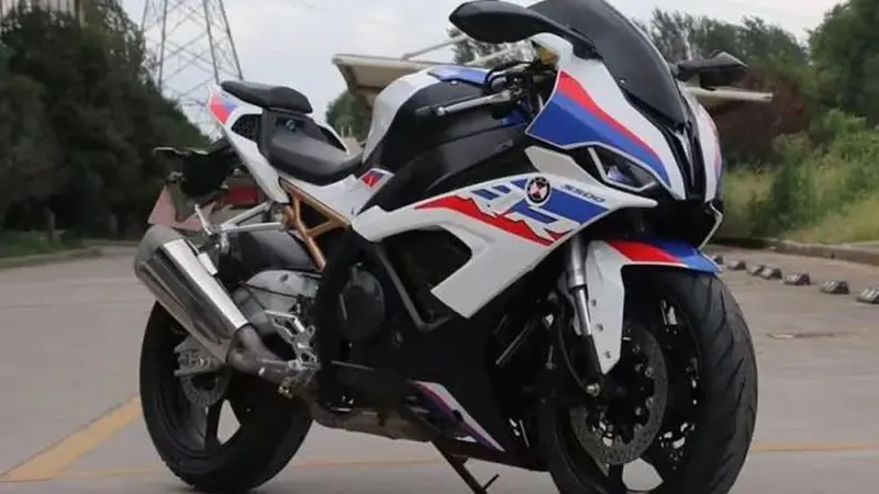 sepeda motor asal China kini mengkloning persis moge BMW S1000RR