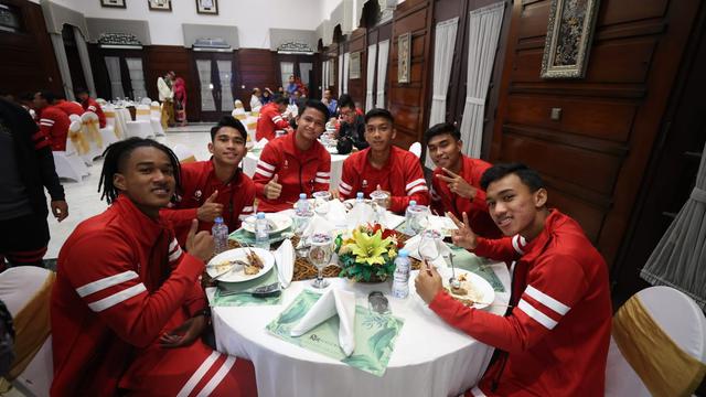 Timnas Indonesia U-20 mendapatkan jamuan makan malam dari Wali Kota Surabaya, Eri Cahyadi.