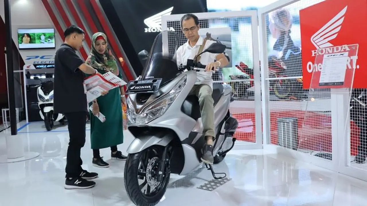 Honda PCX Jadi Buruan Konsumen di IIMS 2o19 (AHM)