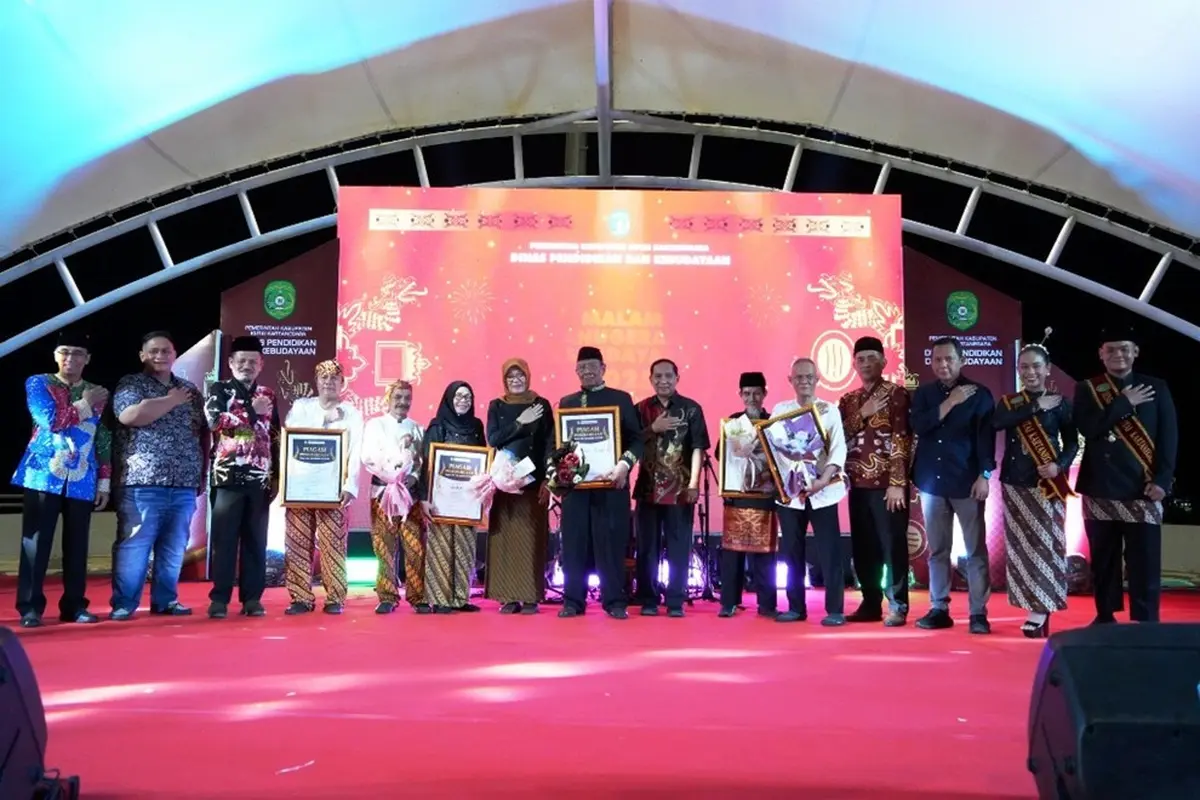 Pemkab Kukar Anugerahkan Penghargaan Kebudayaan 2025 kepada Lima Tokoh Seni Daerah