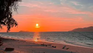 Pulau Lampu Gorontalo Utara yang saat ini menjadi favorit kunjungan wisatawan. (Liputan6.com/Arfandi Ibrahim)