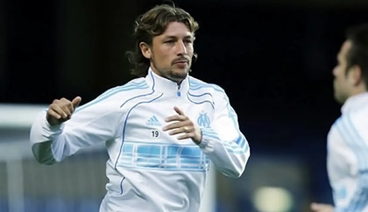 Bek Marseille Gabriel Heinze sedang berlatih di Stamford Bridge pada 27 September 2010 jelang laga kontra Chelsea di ajang Liga Champions. AFP PHOTO/IAN KINGTON