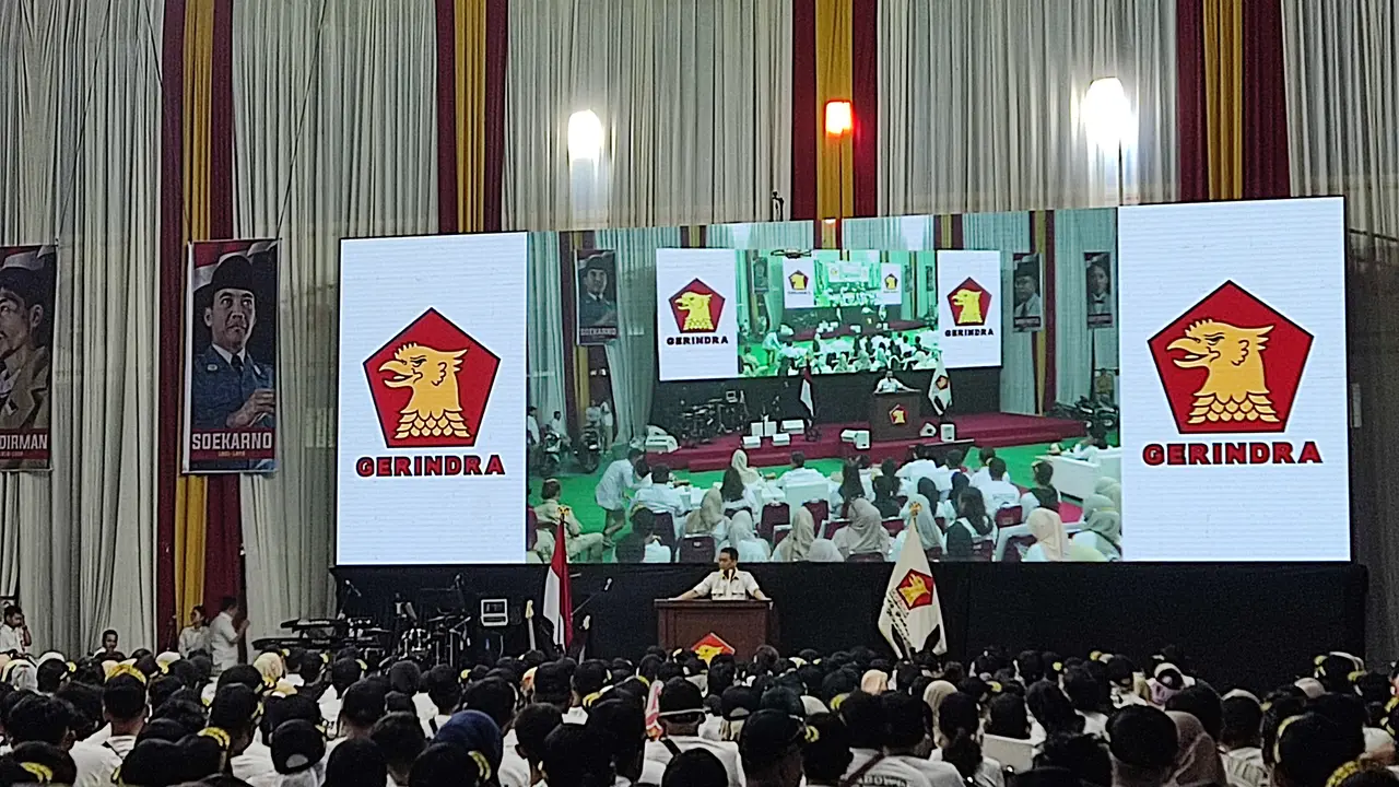 Ketua DPD DKI Jakarta Partai Gerindra Ahmad Riza Patria menyampaikan pesan Ketua Umum Gerindra Prabowo Subianto dalam agenda Konsolidasi Partai Gerindra Jakarta Utara, Minggu (25/6/2023).