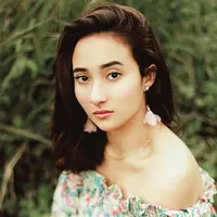 Naomi Zaskia dikenal sebagai salah model dan pesinetron. Wanita berdarah Bali ini mulai dikenal ketika berperan dalam banyak FTV dan bermain sinetron Diam Diam Suka.(Liputan6.com/IG/naonomnom)