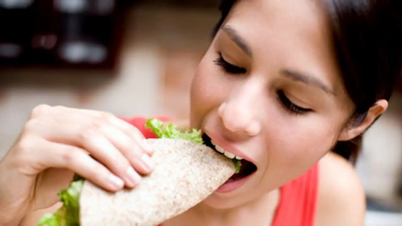 wanita-makan-131101b.jpg